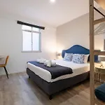 Lux Center 2 *